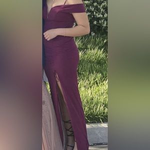 Off the shoulder prom dress (Maroon)